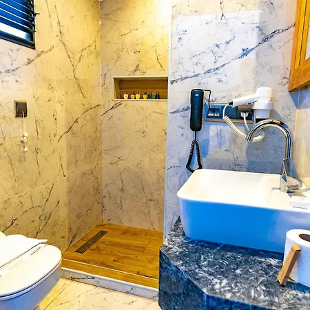 Assos Hunters Hotel-special Class