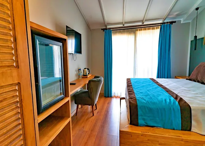 Assos Hunters Hotel-special Class *